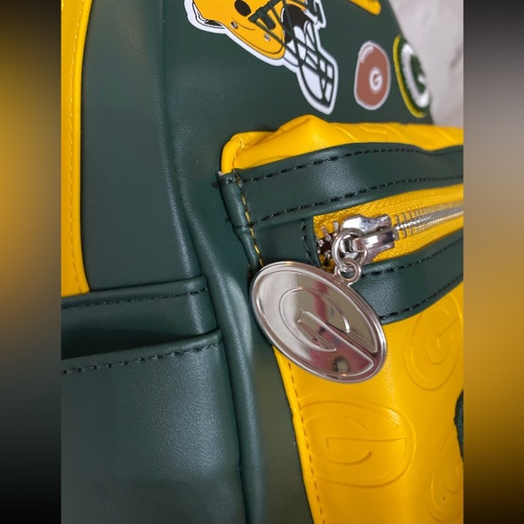 ๐๐SOLD!!๐๐ BNWT! NFL Loungefly Green Bay Packers Backpack! - Picture 5 of 9